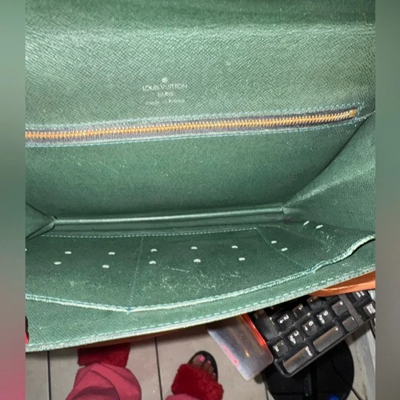 Project Louis Vuitton Green Leather clutch with Gold Lock - Picture 5 of 15